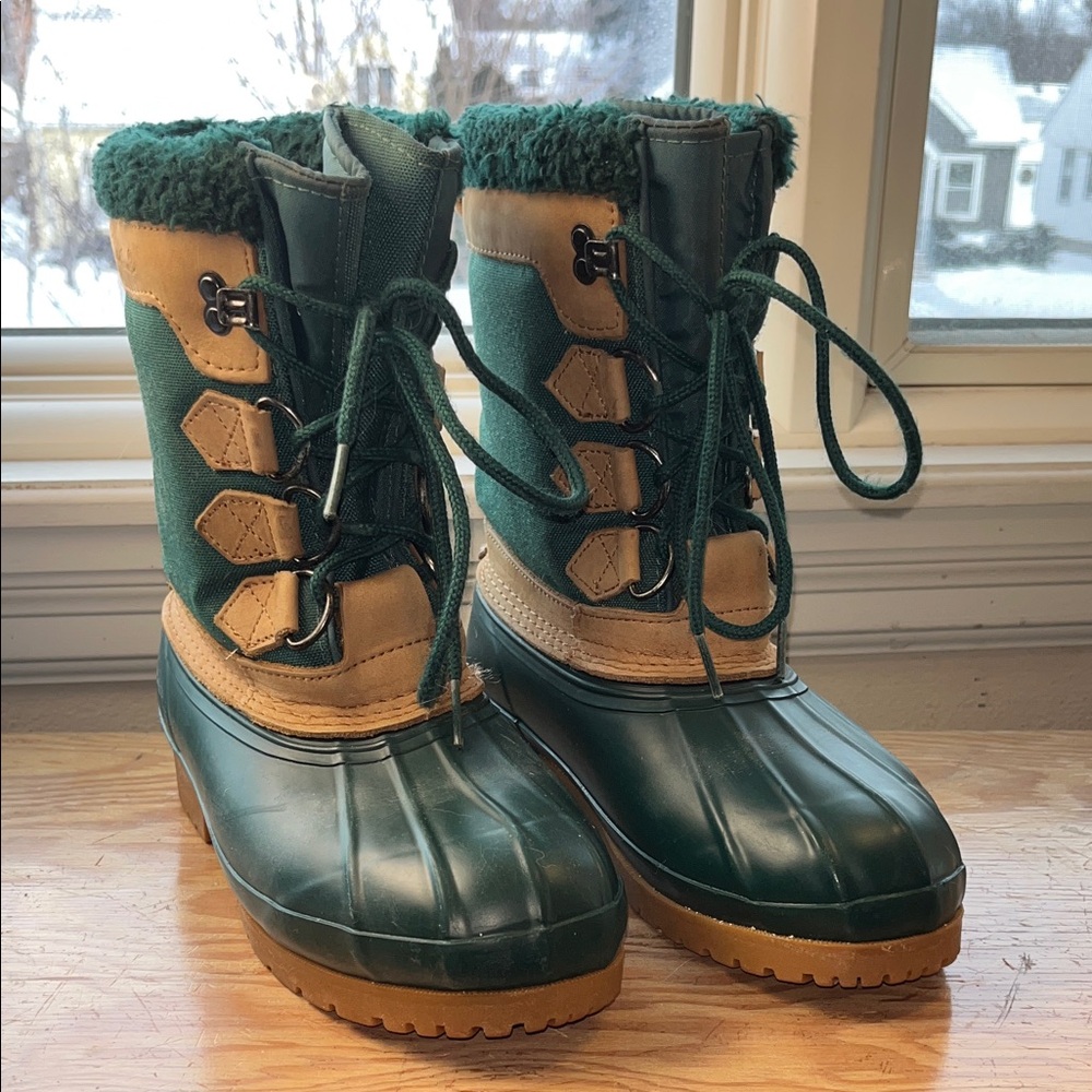 Eddie Bauer Forest Green and Tan Lined Winter Duck Boots 7M